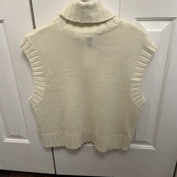 H&M cut off sweater - Picture 3 of 4